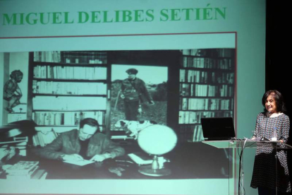 La presidenta de la Fundación Miguel Delibes, Elisa Delibes, durante la presentación del Archivo