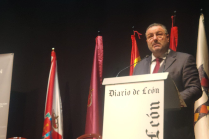 El presidente de la Diputación de León, durante su intervención en el Congreso sobre la Economía del Bierzo. ANA F. BARREDO