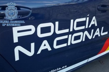 Coche de la policía nacional en León. DL