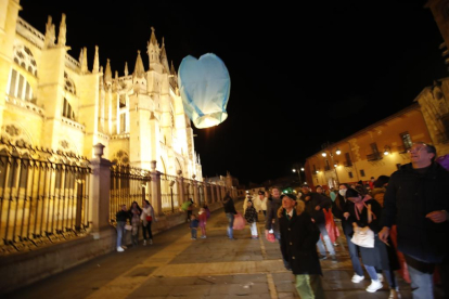 Celebración del Año Nuevo Chino junto a la Catedral de León. RAMIRO