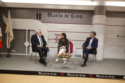 Manuel Rilo, María Carnero y Julio César Álvarez. RAMIRO