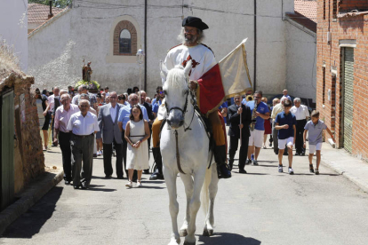 La procesión con la escenificación de Santiago Apóstol a caballo es uno de los actos más relevantes. MARCIANO