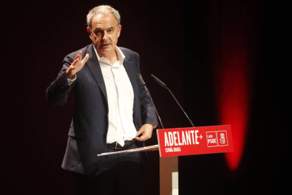 Mitin de Zapatero en apoyo de las candidaturas del PSOE al Congreso y al Senado por León. RAMIRO