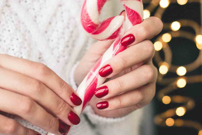 Cómo hacer una manicura perfecta para Navidad León 2020
