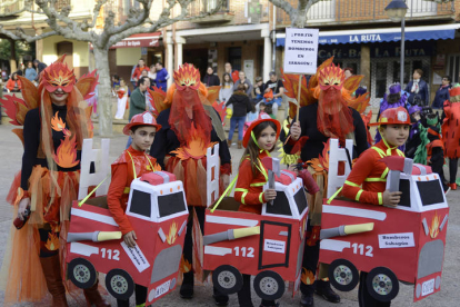 Niños disfrazados de bomberos en el Carnaval de Sahagún de 2020. ACACIO DÍAZ