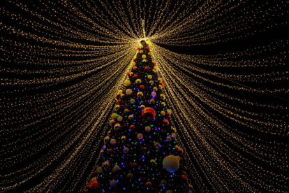 Un árbol de Navidad en Caracas. MIGUEL GUTIÉRREZ