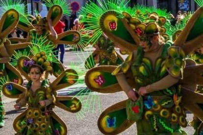 Los ‘enfarramacaos’ entrarán de lleno en una batalla de harina. Será la previa al día grande del Carnaval, con más de 3.000 euros en premios a los mejores disfraces. DL