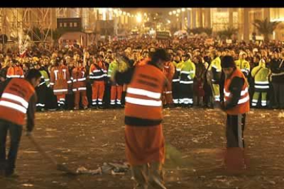 La cola estuvo detenida desde las 02.00 hasta las 04.30 de la madrugada, cuando la capilla ardiente cerró por labores de mantenimiento.