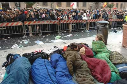 Muchos peregrinos optaron por dormir en la calle, ya que no querían quedarse sin despedir a Juan Pablo II.