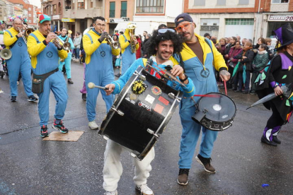 El gran desfile del Carnaval de La Bañeza. J. NOTARIO