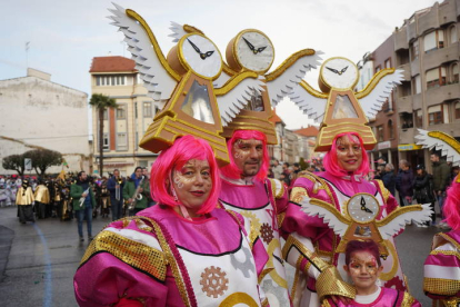 El gran desfile del Carnaval de La Bañeza. J. NOTARIO