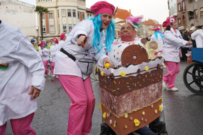 El gran desfile del Carnaval de La Bañeza. J. NOTARIO