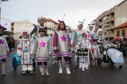 El gran desfile del Carnaval de La Bañeza. J. NOTARIO