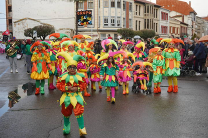 El gran desfile del Carnaval de La Bañeza. J. NOTARIO