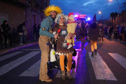 El gran desfile del Carnaval de La Bañeza. J. NOTARIO