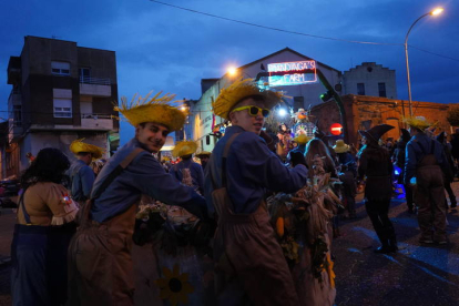 El gran desfile del Carnaval de La Bañeza. J. NOTARIO