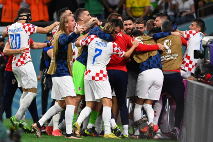 Croacia superó a la gran favorita en los penaltis y jugará su segunda semifinal seguida en un Mundial. LIKOVSKI