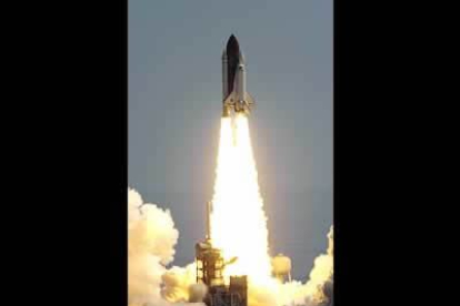 Los cohetes auxiliares del transbordador espacial Discovery se separaron según lo previsto dos minutos después del lanzamiento.