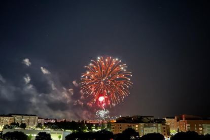 Explosión de luz sobre la ciudad de León. SUSANA VERGARA