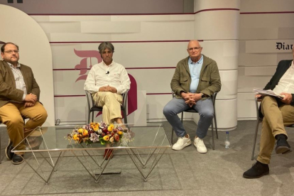 Javier Carrera, Miguel Ángel Zamora, Eloy Baílez y Javier Menéndez, en la mesa redonda Comercio y Servicios. RAMIRO