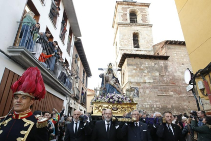 La Virgen el Mercado, a la saliida fe dla procesión. RAMIRO