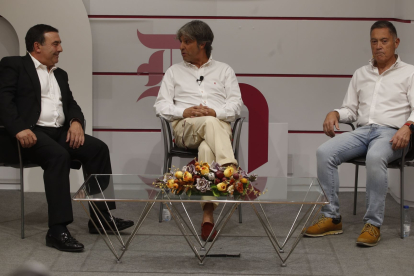Enrique Busto, Miguel Ángel Zamora y Marcos Martínez Barazón, en la mesa Sanidad y Transporte. RAMIRO