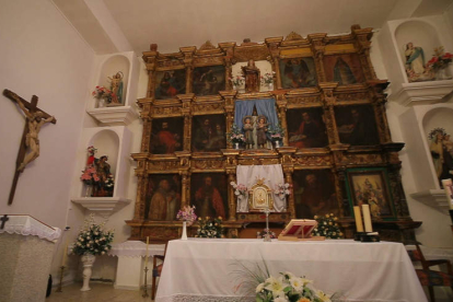 El retablo de San Justo y San Pastor de la iglesia de Celada de Cea, el único de la ruta con pintura al óleo sobre lienzo. RAMIRO.