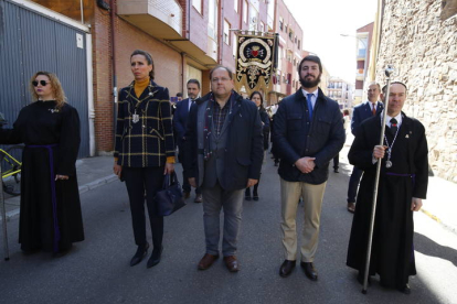 El vicepresidente de la Junta, Juan García-Gallardo, y el alcalde de La Bañeza, Javier Carrera, en la celebración del Santo Potajero en La Bañeza. RAMIRO