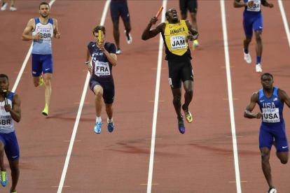 Bolt, en el momento de lesionarse en la final de los 4x100 metros del sábado.