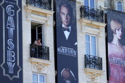 Carteles de la película 'El gran Gatsby' en la fachada del Hotel Carlton. Foto: REUTERS