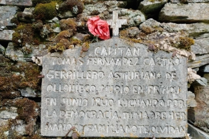 Placa que la familia colocó en el cementerio de Primout en la década de 1980. IMAGEN CORTESÍA DE LA ARMH