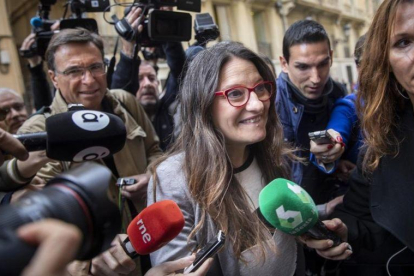 Mónica Oltra, este lunes, a su llegada al Palau de la Generalitat para reunirse con Ximo Puig.