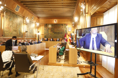 Un momento del Pleno celebrado de la Diputación de León. MARCIANO PÉREZ