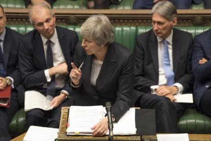 La primera ministra británica, Theresa May, interviene en la Cámara de los Comunes.