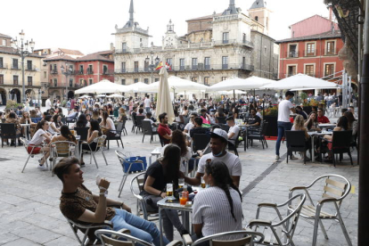 Imagen de la Plaza Mayor de León, este viernes. MARCIANO PÉREZ