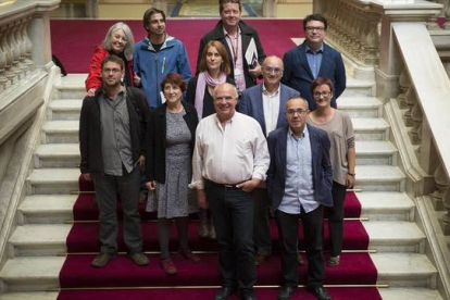 Foto de grupo en el Parlament de los once diputados electos de Catalunya Sí que es Pot.