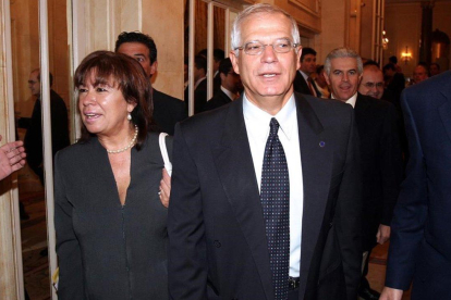 Cristina Narbona y Josep Borrell, en una imagen de archivo.