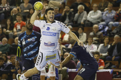 Molina, en el último partido que disputó con el Ademar ante el Oporto en la Copa EHF