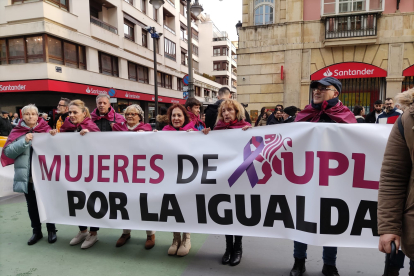 Unas 400 personas respaldan la convocatoria del Movimiento Feminista. P. INFIESTA