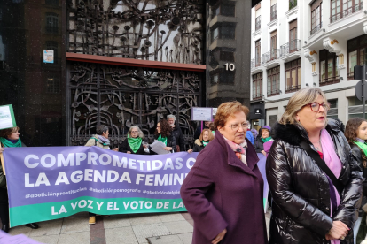 Unas 400 personas respaldan la convocatoria del Movimiento Feminista. P. INFIESTA