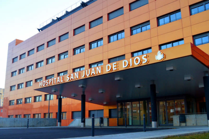 Fachada del Hospital San Juan de Dios. DL