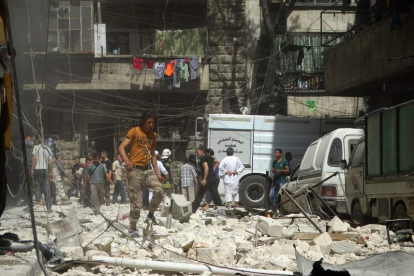 Efecto de uno de los bombardeos en el barrio Kalasa de Alepo. ZOUHIR AL SHIMALE