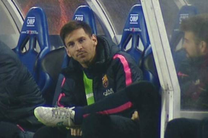 Messi, en el banquillo de Anoeta, en enero del 2015.