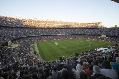 Imagen del Camp Nou a reventar. EFE