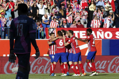 Antoine Griezmann celebra la consecución del gol de su equipo ante el Rayo Vallecano.
