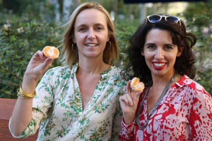 Las psicólogas y sexólogas Heidi Beroud-Poyet y Laura Beltran, en Barcelon