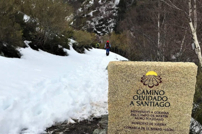 Uno de los hitos del
Camino Olvidado,
que recorre
por la provincia
de León 265
kilómetros, desde
Puente Almuhey a
Villafranca del Bierzo. RAMIRO