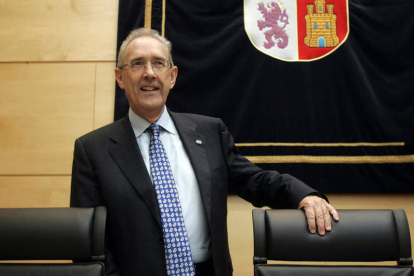 José Luis Diez-Hoces informa a la Comisión de Hacienda.