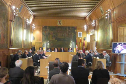 Pleno de la Diputación de León en el que se aprobó la inversión.