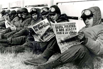 Soldados argentinos durante la guerra de las Malvinas.